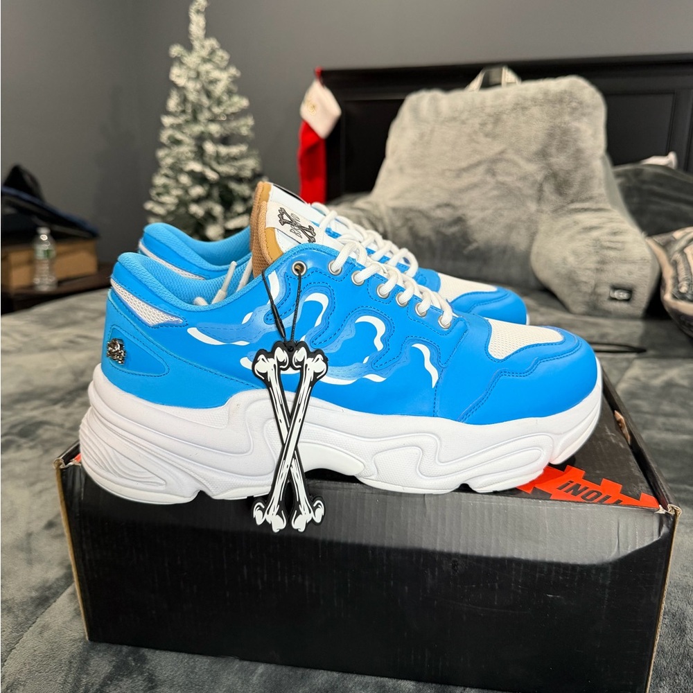X LA Blue and White Sneakers - Picture 2 of 9